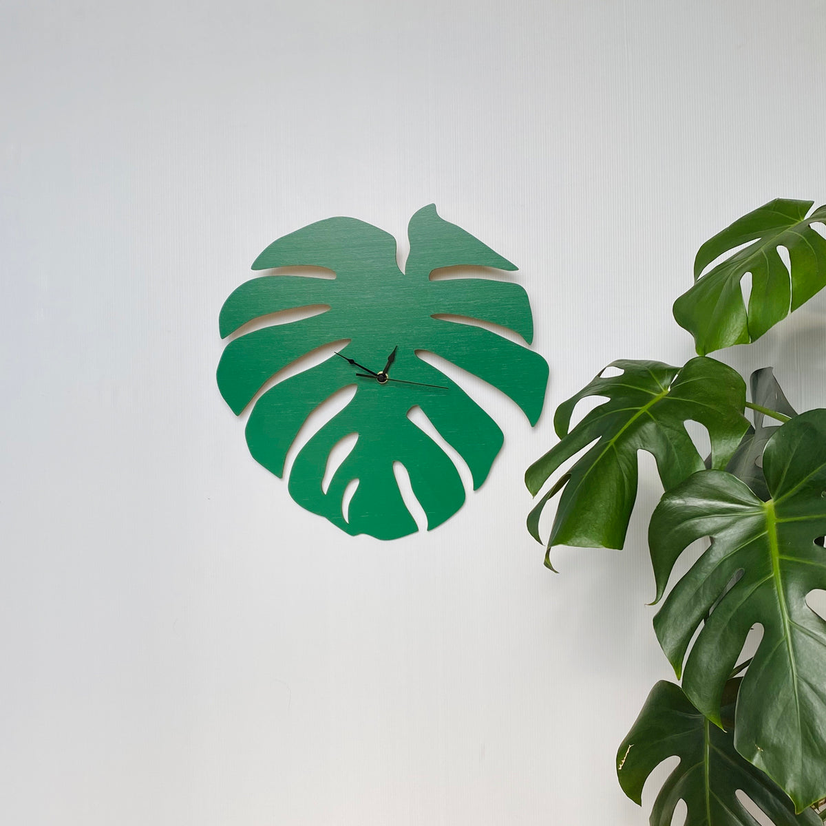 Monstera Leaf Clock